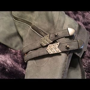 Gray leather zipper and strap S:8 Knee boots